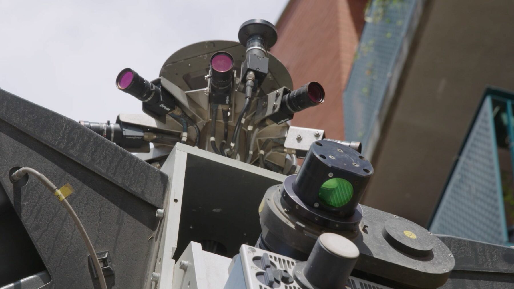 Beeld van kadescanner met lenzen in verschillende richtingen